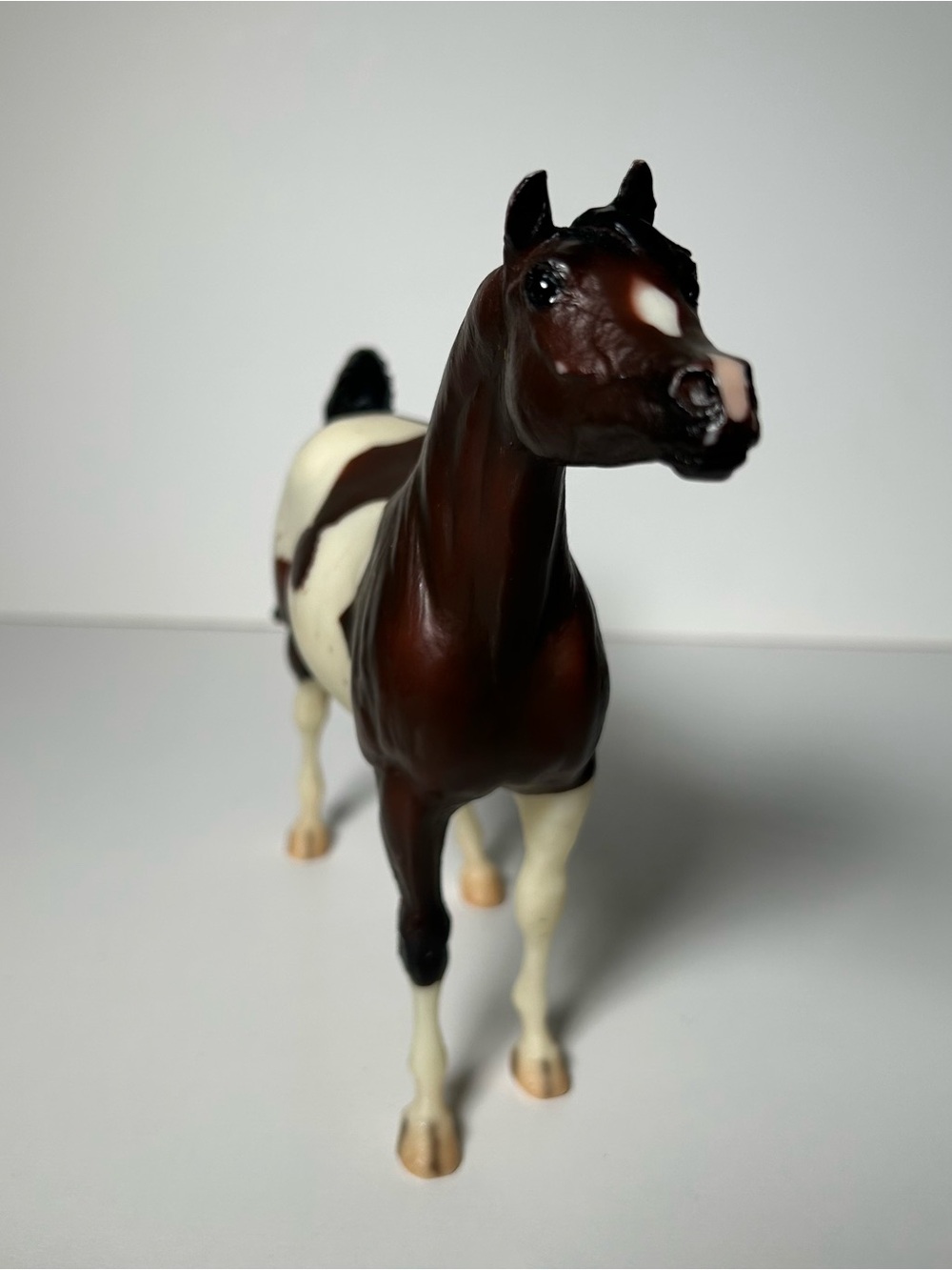 Sealed Breyer horse figure Classic Bay Pinto Arabian Stallion #640 Brown & Cream - Picture 2 of 7